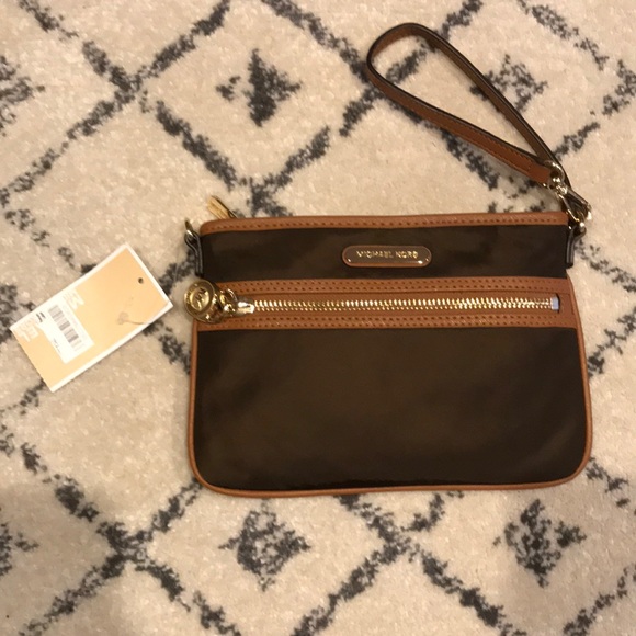 Michael Kors Handbags - Michael Kors wristlet